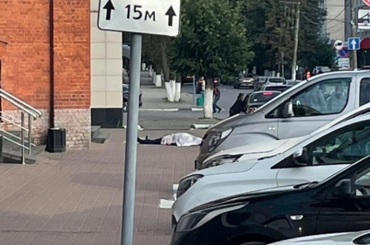    Прохожий скончался около ТЦ «Зеркало» на Бору 4 сентября