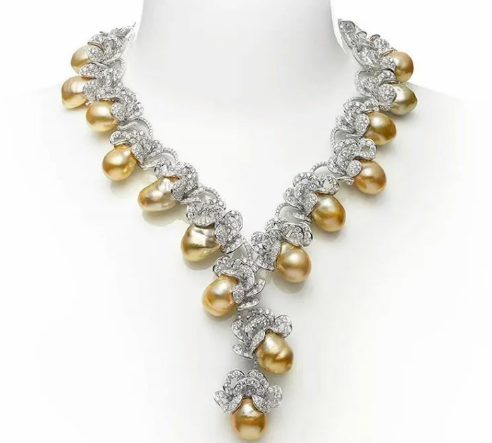 Колье от MIKIMOTO