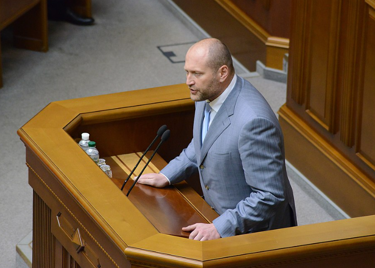 Борислав Берёза за трибуной Верховной Рады Украины.