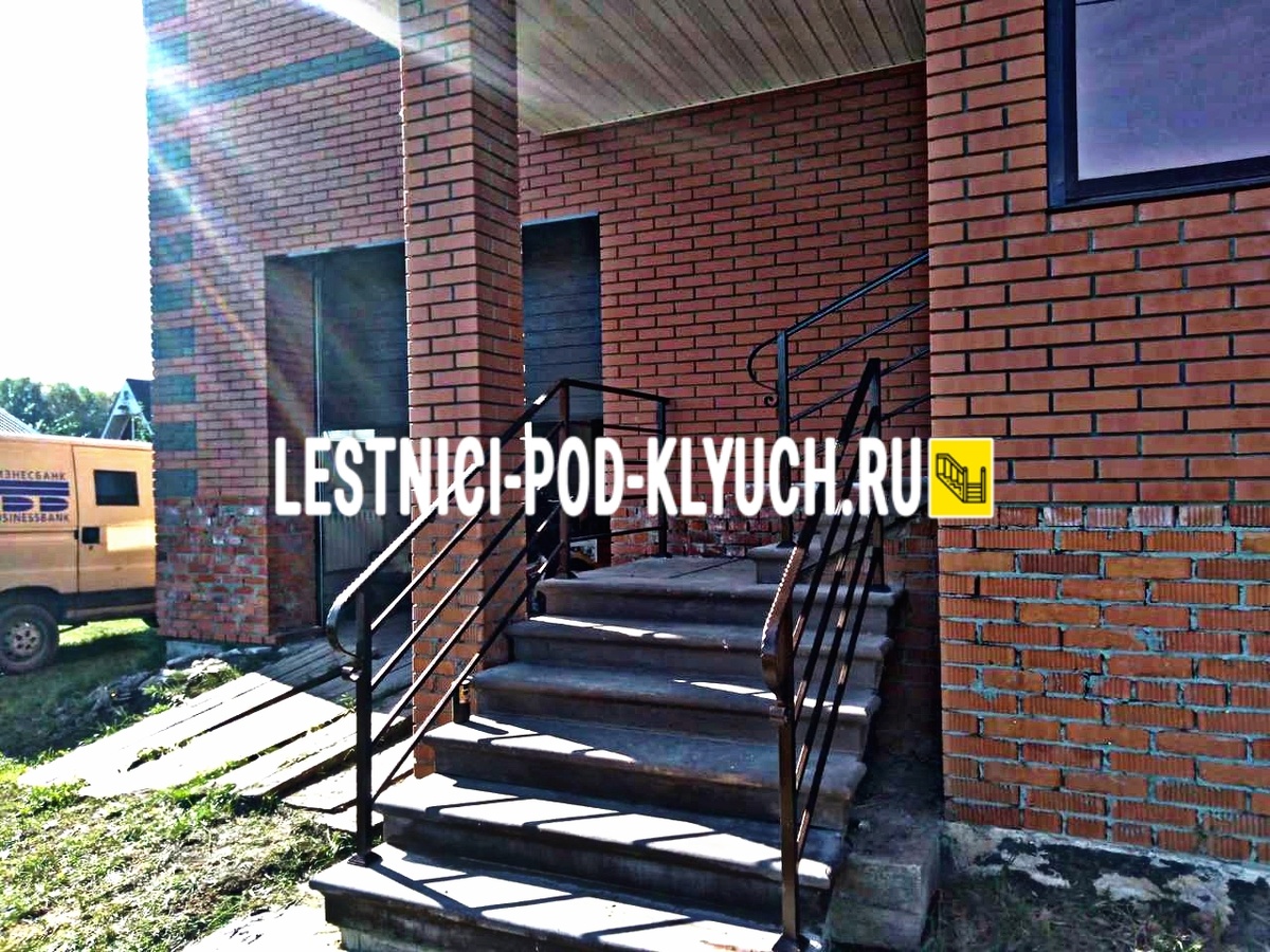 Принимаем звонки: пн-вс с 8:00 до 21:00 (8 499 490-72-90). Электронная почта: info@lestnici-pod-klyuch.ru