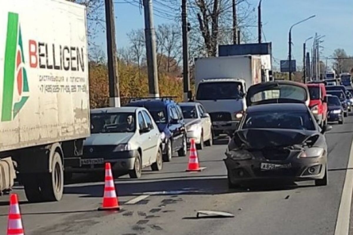 В Твери водитель автомобиля получил травмы головы и шеи в ДТП | АиФ–Тверь |  Дзен