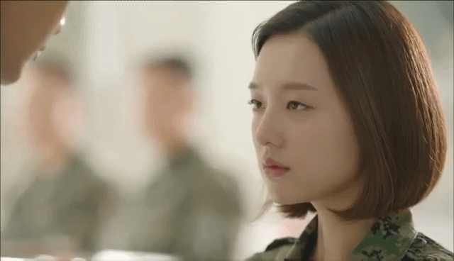 Чжин Гу и Ким Джи Вон в дораме «Потомки солнца»