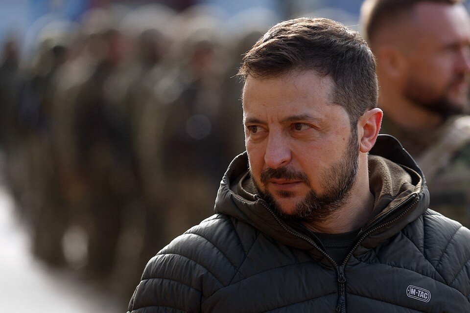     Поняв, что его "последний вопль" не услышан ни там, ни тут, Зеленский, по всей видимости, решил плюнуть на те перспективы, которые он обрисовывал украинцам  REUTERS