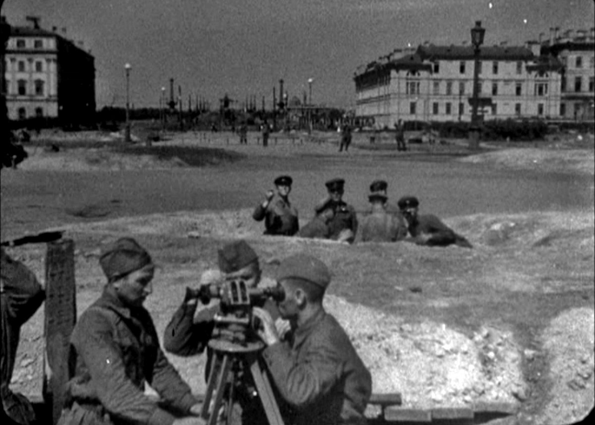 Каким был Ленинград в 1943 году? 19 фото блокадного города в разгар ВОВ |  Путешествия и всего по чуть-чуть | Дзен