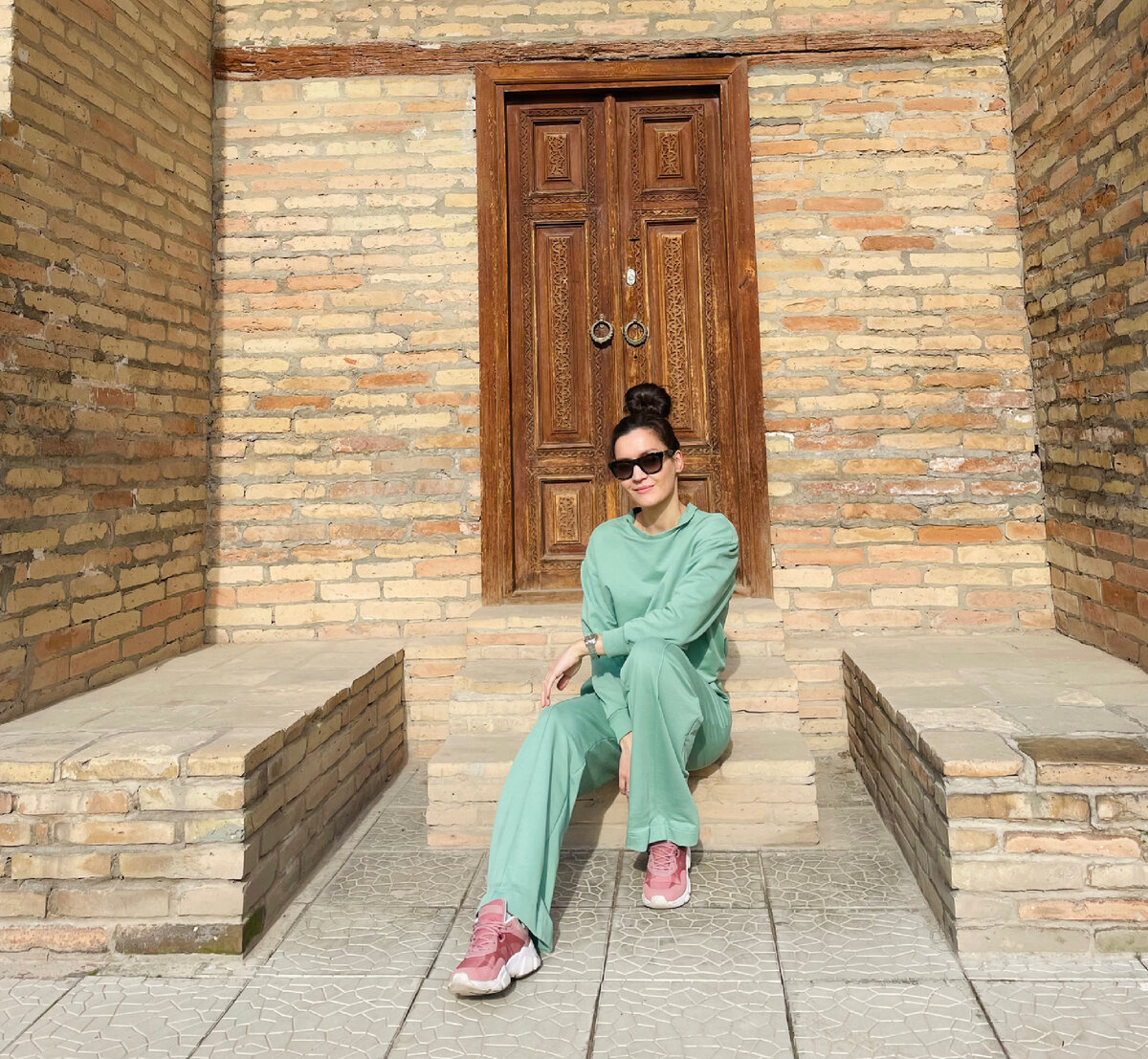 Вот так пойти на улицу в ноябре в Тюмени не получится, а в Ташкенте - легко. 