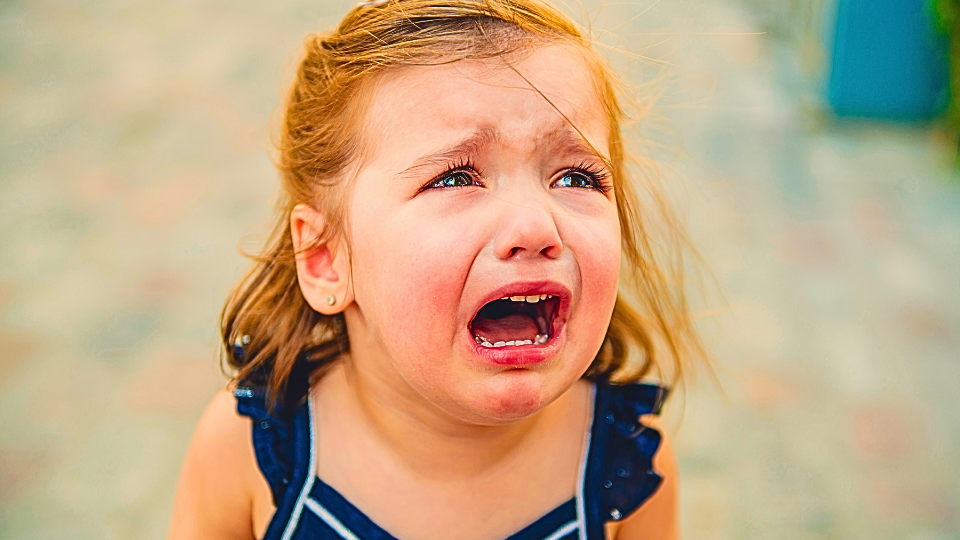 эмоция горе дети. эмоции для детей. джилл гринберг (jill greenberg). джилл гринберг плачущая девочка. ребенок плачет.