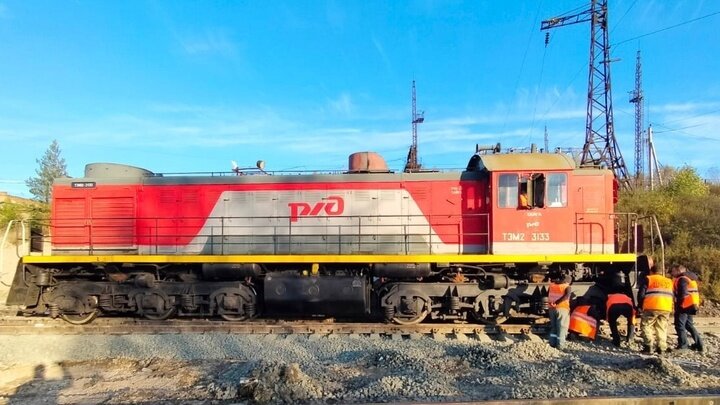 В Кузбассе сошел с рельсов локомотив. Фото: Западно-Сибирская транспортная прокуратура 