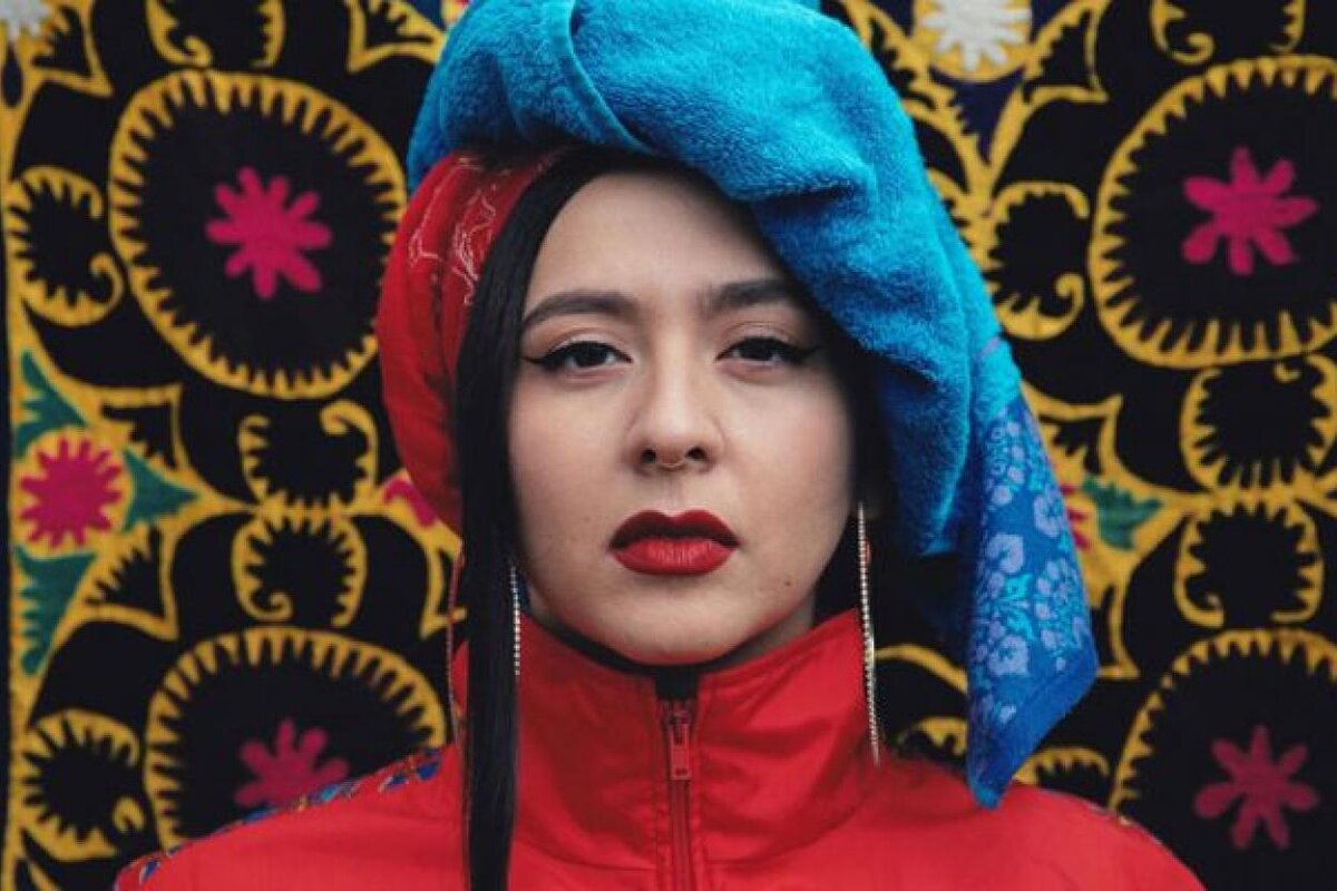  Вот она, красота женская. Это по-русски? С полотенцем на голове... Фото с сайта https://esquire.ru/ .