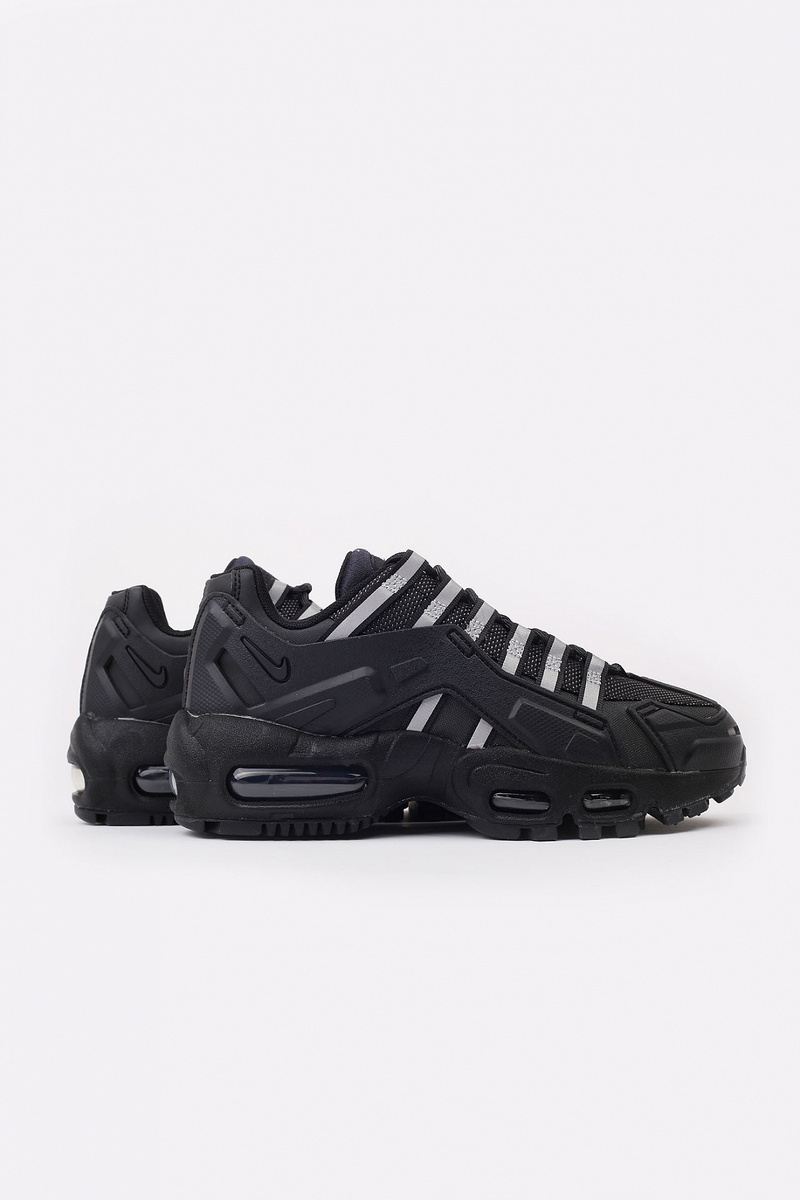 Nike NDSTRKT Air Max 95 
Эти футуристичные кроссовки стали важной новинкой бренда Nike, который решил дать второе дыхание модели Nike Air Max 95. Конкретно эта пара - футуристичное перевоплощение культовой классики.