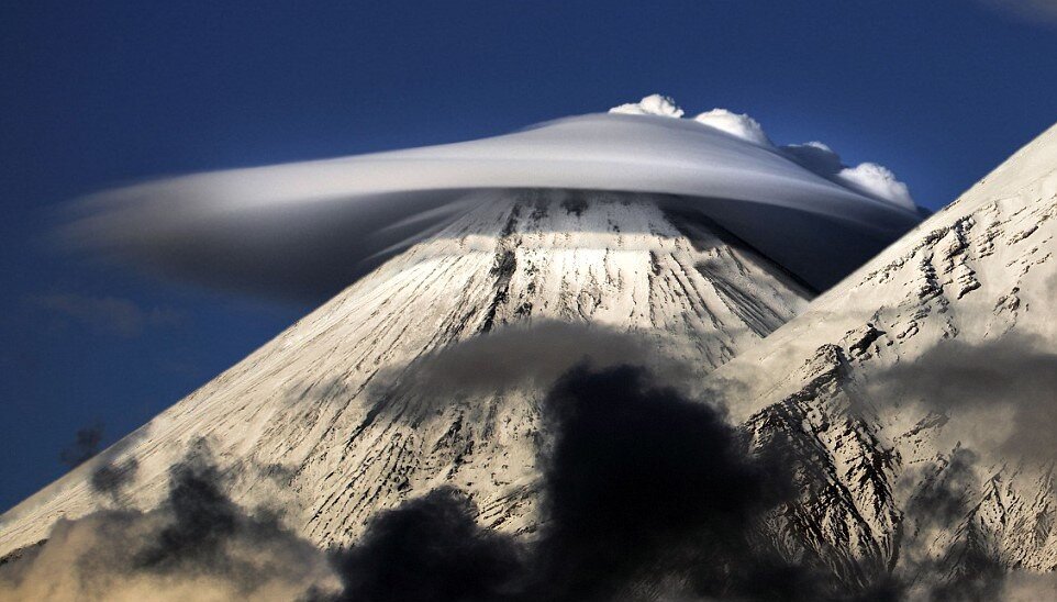 "Согрето моё сердце твоим словом. И пусть душа прильнёт к твоей. Без сожаленья и преткновений. О! Милый ангел со мной всегда". (от автора)