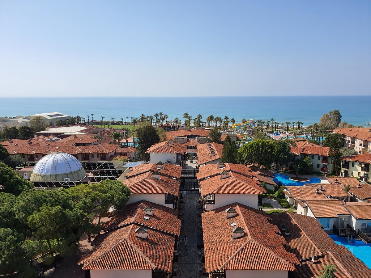 вид на территорию отеля