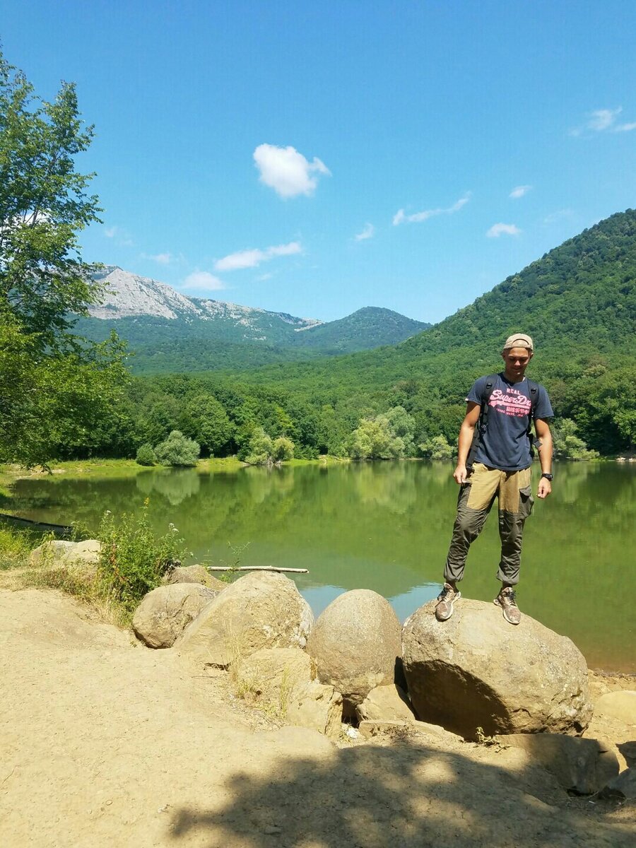 Озеро возле нашего лагеря на практике.