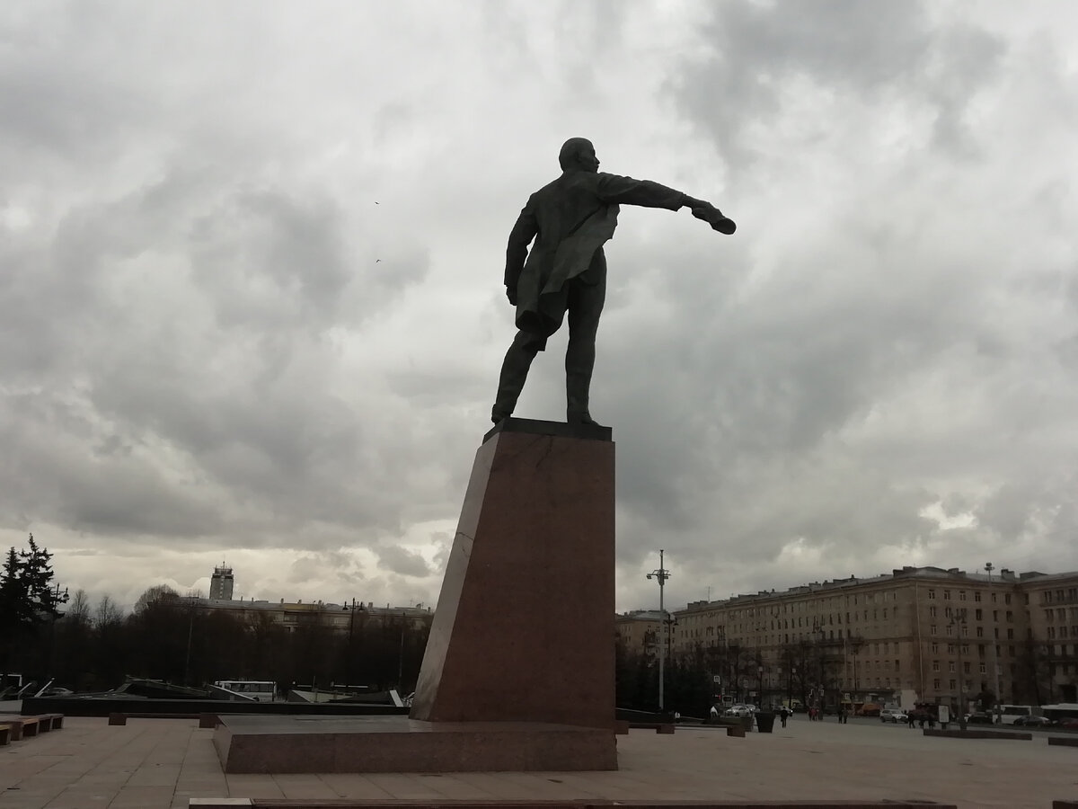 Памятник Ленину на Московской площади