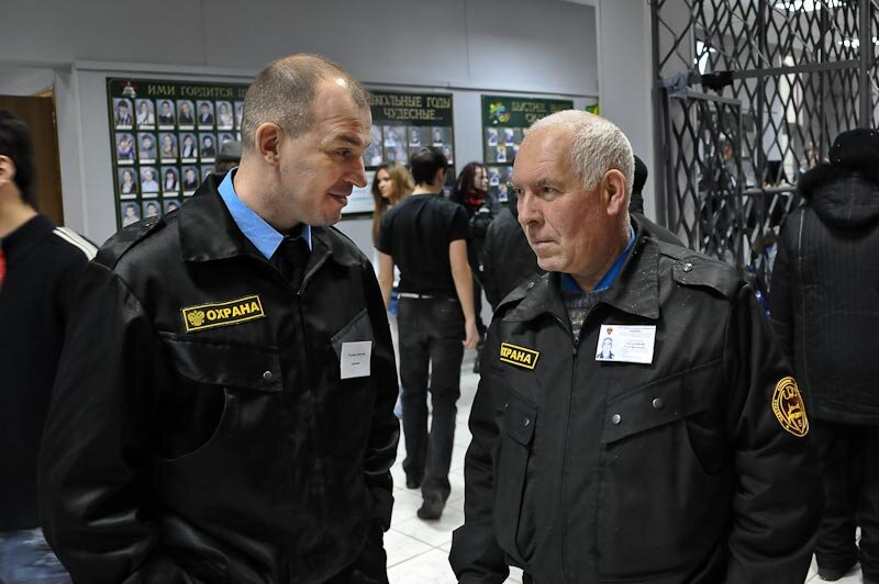 Говорят, это из фильма Валерии Гай Германики. Не знаю, нашла в интернете. Колоритные персонажи, особенно тот, что справа.