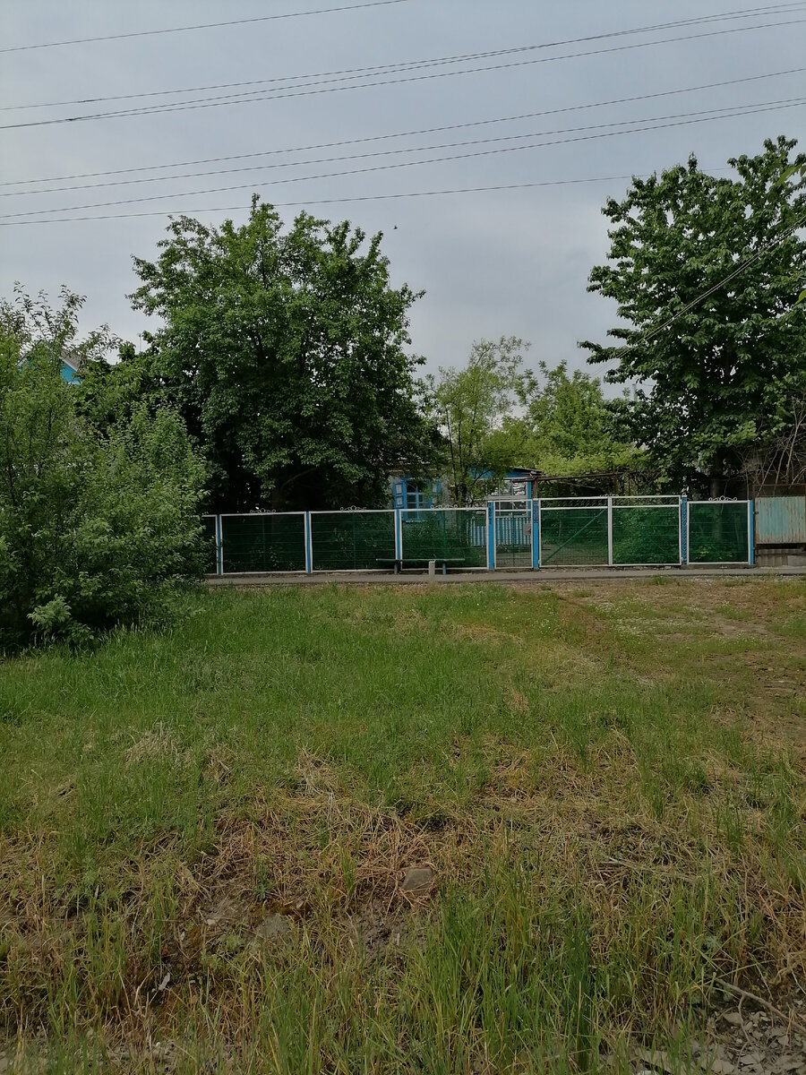 Один из таких домиков на ул. Лузана и запечатлел автор.