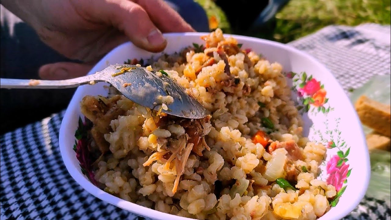 Полевая кухня. Перловая каша с домашней тушенкой в казане на костре