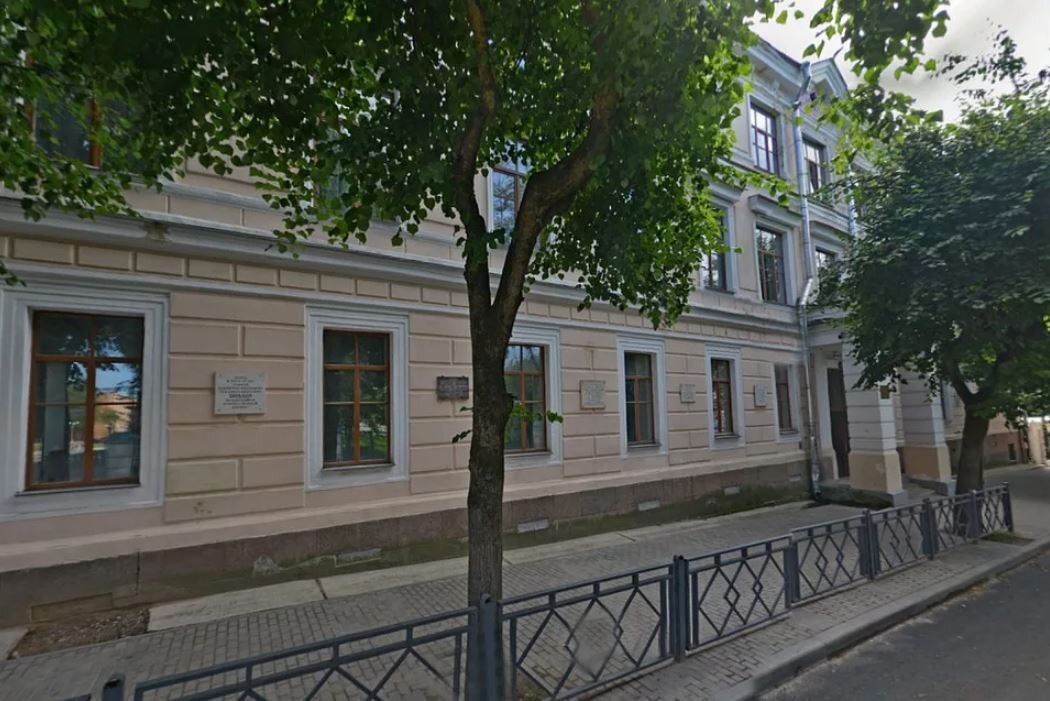 Школа 1 псков. Псков школа 1 им Поземского. Псков школа Леона Поземского. Первая мужская гимназия Псков. Школа 1 Леона Поземского Псков.