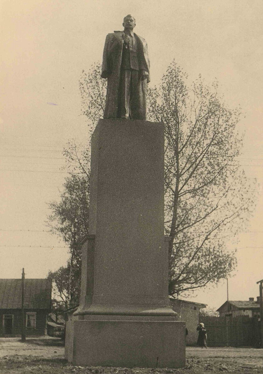 Барановичи в 1950-х. Куда исчез с привокзальной площади Сталин? | Наш край  | Дзен