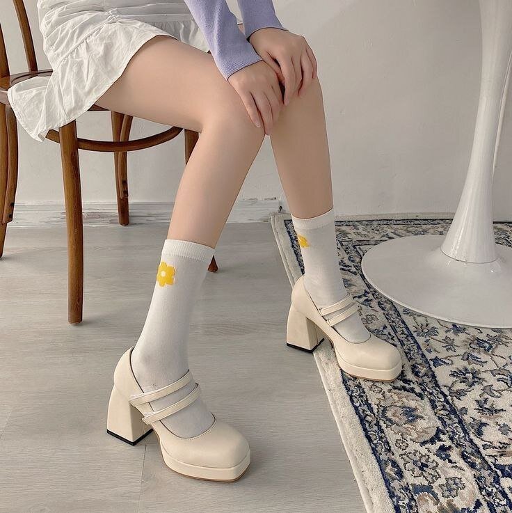 Фотоподборка со стильными вариантами: туфли Мэри-Джейн, используем в образах сегодня
