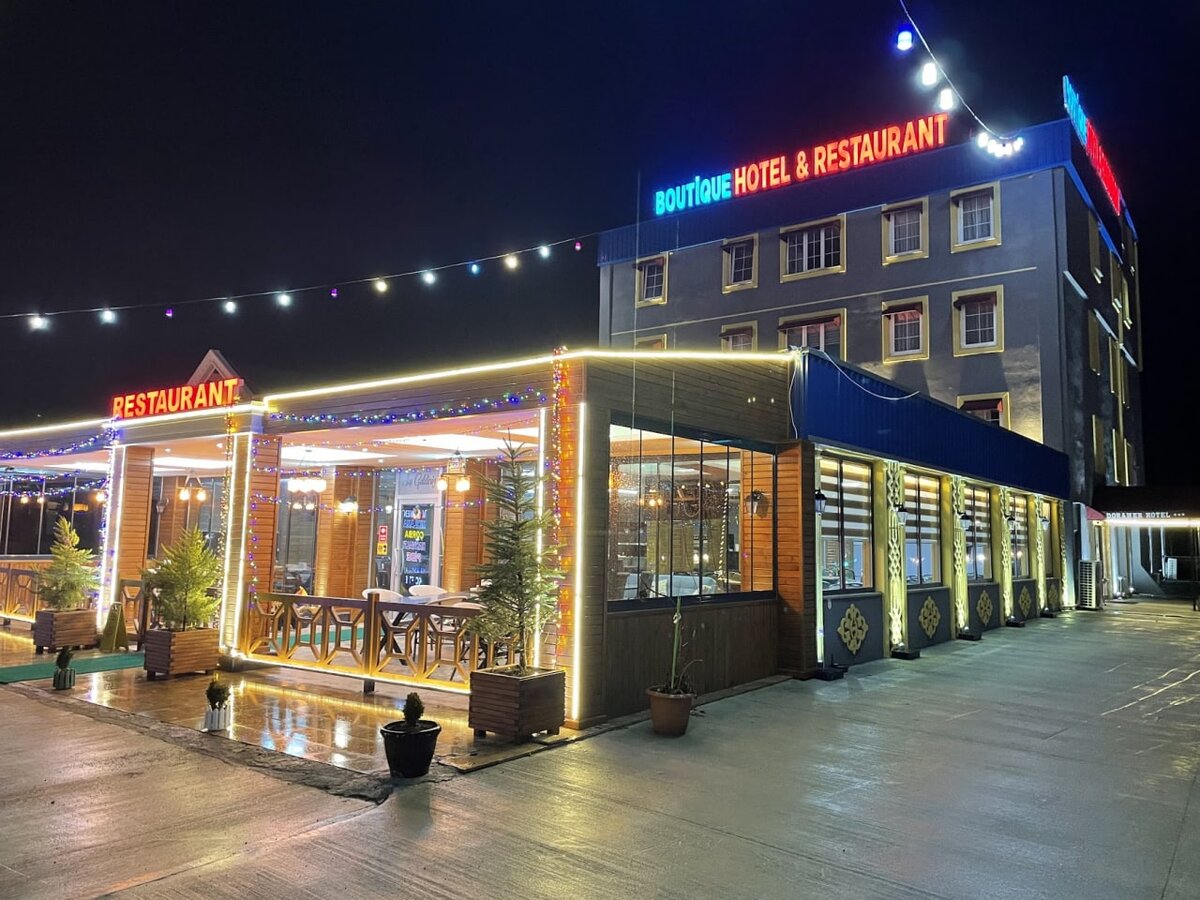 Придорожный отель Турции на трассе около города Самсун.