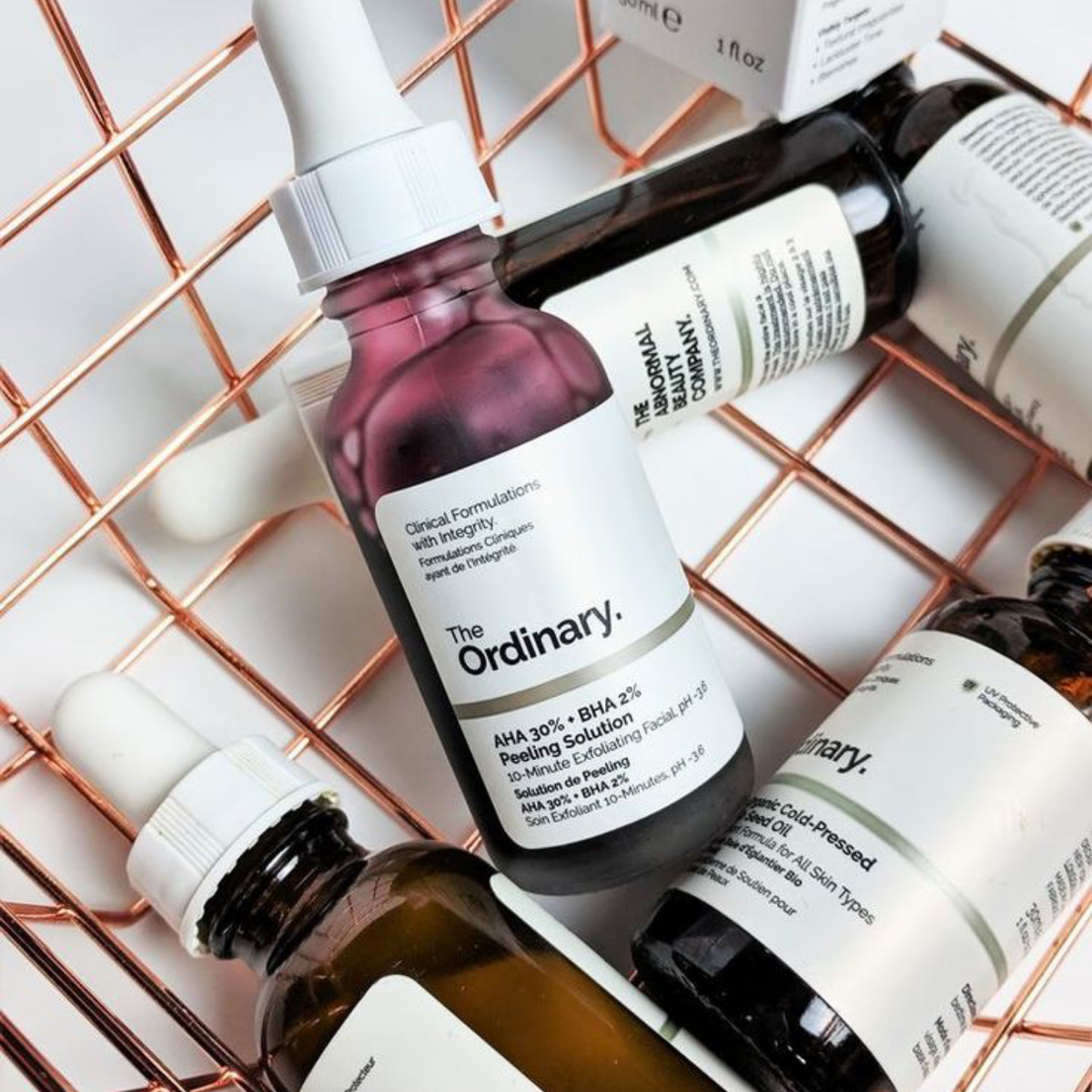 Напомню: AHA кислоты убирают пигментацию и пост-акне. BHA  кислоты убирают чёрные точки и высыпания. PHA/LHA кислоты для особо чувствительной кожи