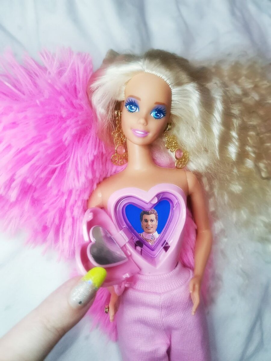 Locket surprise barbie sale