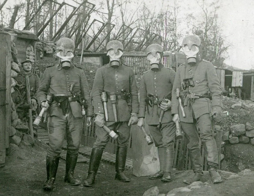 Фото немецкого штурмового отряда позднего этапа Первой мировой войны (из открытых источников). 