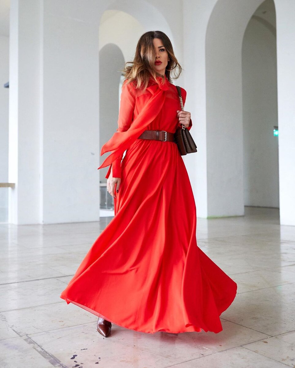 Платье рыжего цвета