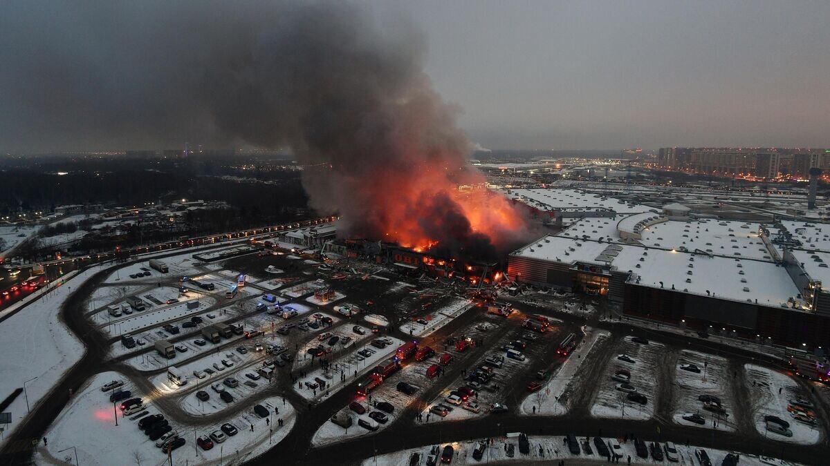    Пожар в магазине OBI в торговом центре "МЕГА Химки"© РИА Новости / Максим Блинов