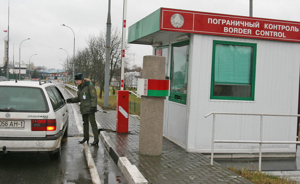 Таможенный беларусь. Пограничный пункт Смоленск Беларусь. Граница Беларуси погран пункт. Пограничники Белоруссии на пунктах пропуска. Пропускной пункт на границе.