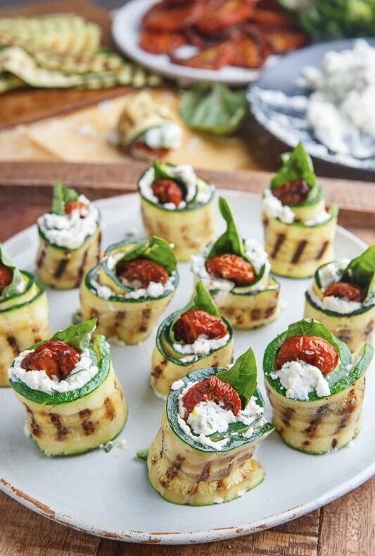 Рулетики из цукини(кабачка).Фото из свободного источника.