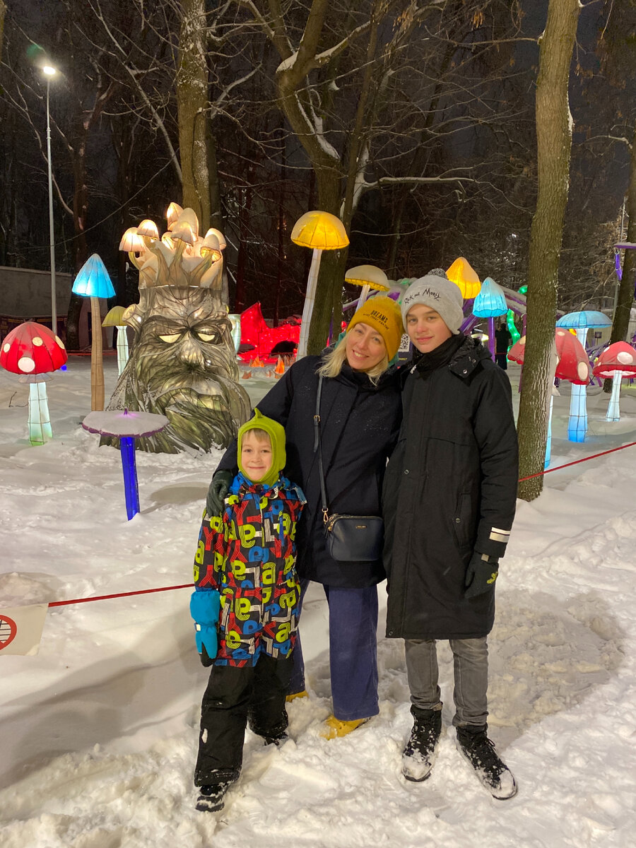 Фото автора. За три недели, что я не видела Витю, он меня перерос 