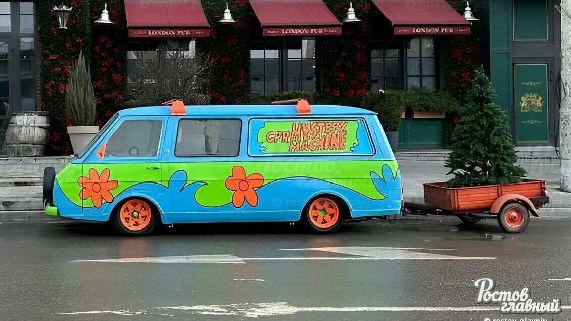     На Кировском проспекте в Ростове-на-Дону заметили микроавтобус персонажа мультипликационного сериала Скуби-Ду, сообщили очевидцы в соцсети.