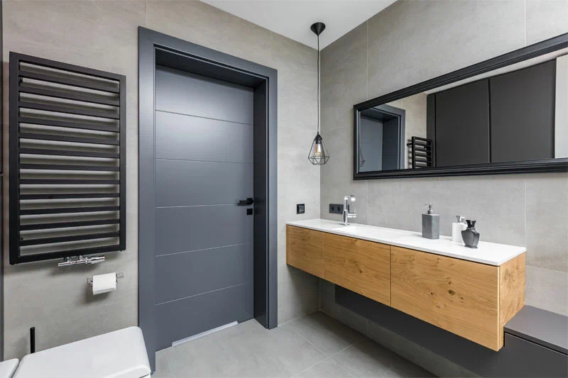 Дверь в ванную комнату: материалы, размеры, тренды и 64 фото