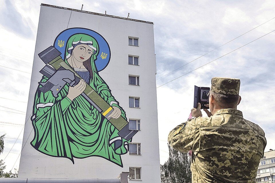     На «Джавелины» украинцы едва не молились. Вот такие граффити даже рисовали в Киеве. И где теперь эти «Джавелины»? Фото: Getty Images