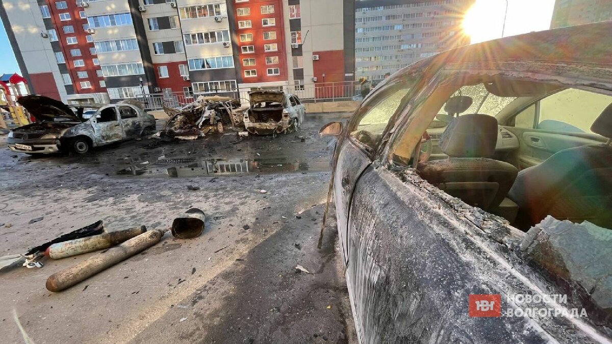     52-летний владелец взорвавшейся во дворе волгоградского ЖК «Ново-Комарово» Skoda Вячеслав Ш. остается главным фигурантом уголовного дела по факту гибели собственного 3-летнего ребенка. Однако в данный момент следствие детально изучает весь путь коварного газового баллона с ацетиленом.