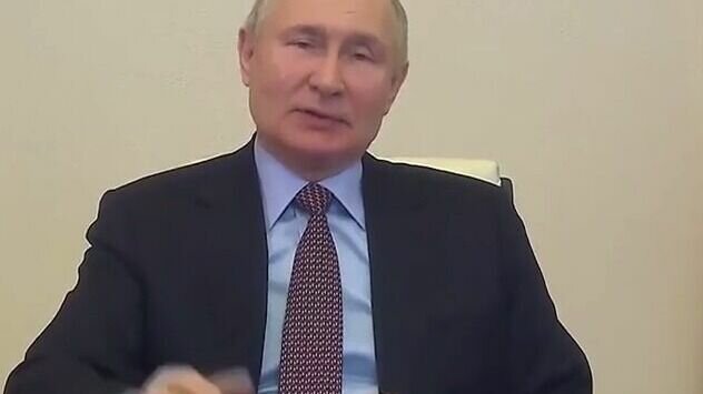     Президент России Владимир Путин поддержал идею назвать транснациональный коридор от Санкт-Петербурга до Владивостока «Россией». Сейчас специалисты подготавливают соответствующие документы.