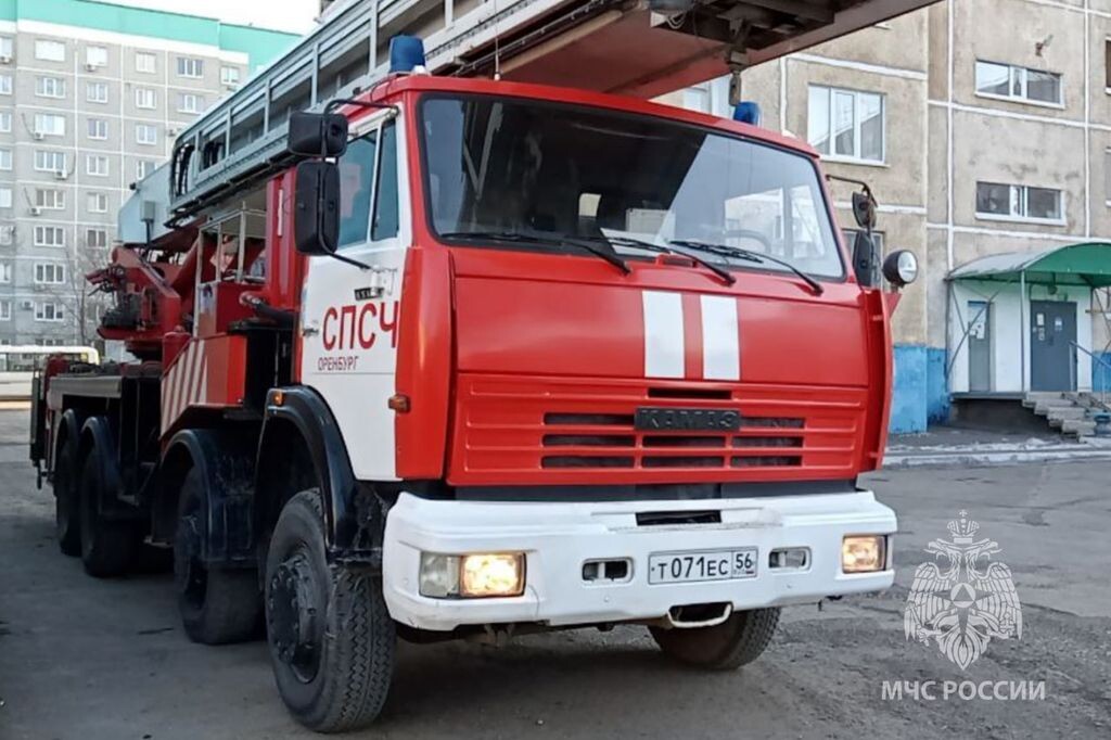   В Оренбурге на улице Джангильдина произошел пожар в многоквартирном доме