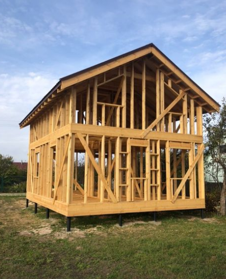 Легкий каркасник на сваях