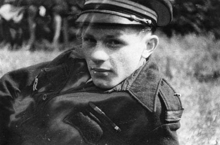 Самый молодой пилот 'Нормандии' Лоран де ла Пуапе.