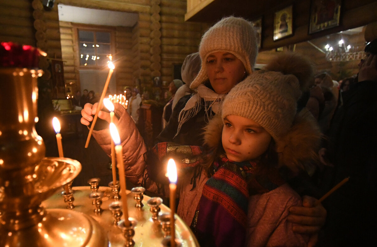 Рождественские свечи в церкви