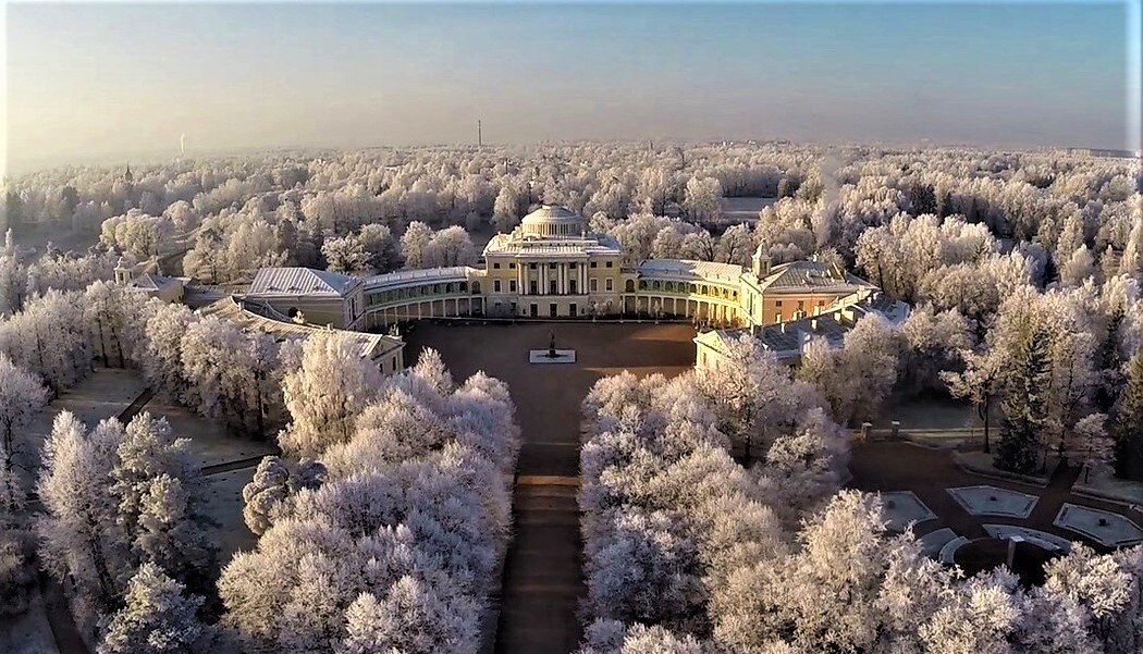 Источник yarkotur.ru    Павловский дворец