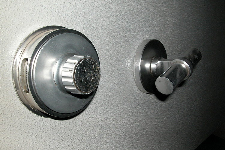    О том, что в украденном сейфе находились деньги, Елинсон, Карабаев и Нургалиев узнали уже после совершенной кражи из средств массовой информации — именно на этом строится позиция защиты подсудимых Фото: Rosseforp/imageBROKER.com / www.globallookpress.com