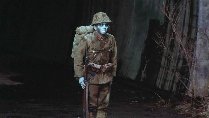 Рядовой Ногути. Кадр из новеллы Акиры Куросавы "Туннель"