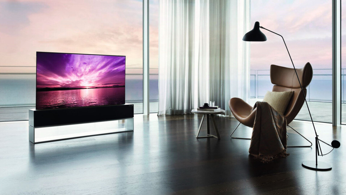 Технология OLED всё больше становится доступна и уверенно завоевывает новые сегменты рынка. Если раньше экраны такого типа можно было встретить только в некоторых, достаточно дорогих, смартфонах, то теперь всё больше OLED встречается и в ноутбуках, и в мониторах, и даже в телевизорах.