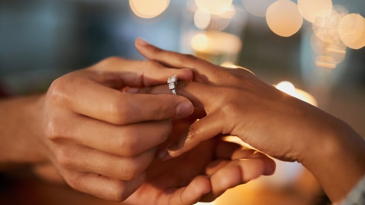    Кольца Love в качестве подарка на 14 февраля могут счесть банальщиной