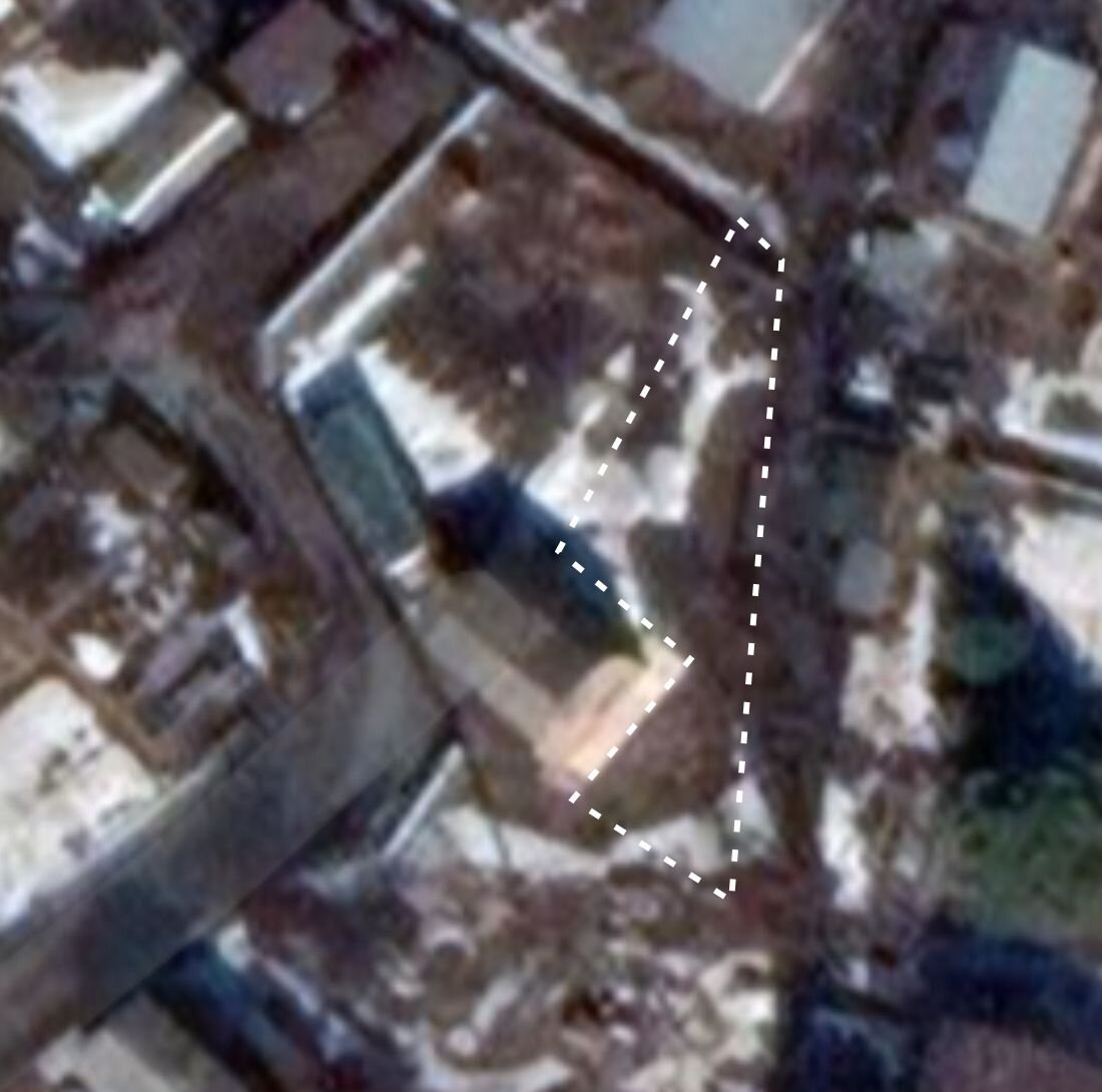 А это Гугл карты. Снимок более свежий, на нем уже есть отмостка. ))