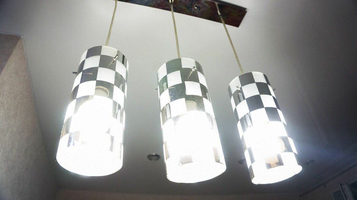     Согласно карте отключений МУПВ ВПЭС, без электроснабжения во Владивостоке сейчас 458 объектов в разных районах города. Больше всего отключений зафиксировали в Первомайском районе.