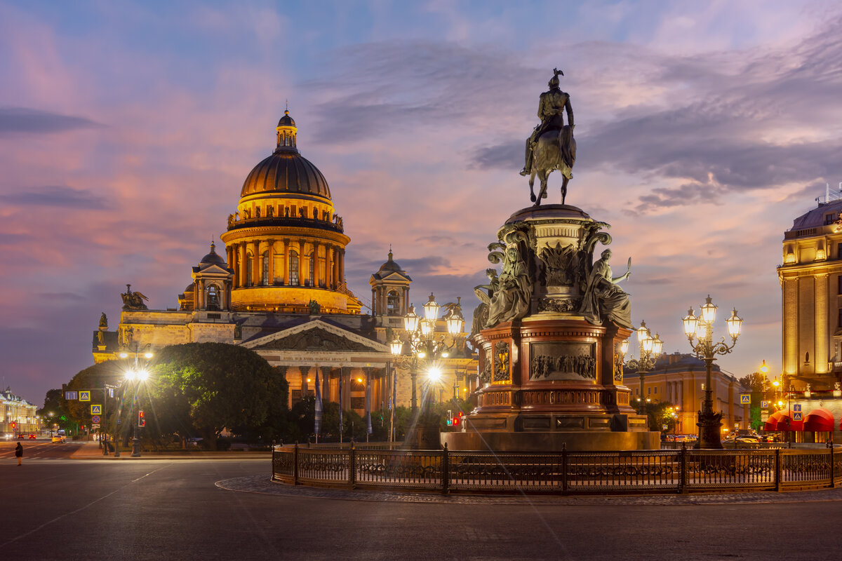 Жители петербургских крыш, Исаакиевская площадь