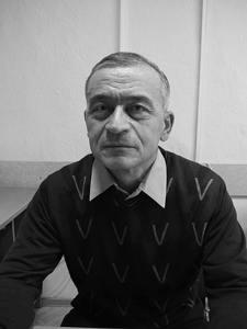 Вот чуточку лучше))) А вообще про таких людей надо книги писать и в Золотой фонд региона, страны, континента включать (с хорошими снимками!) 